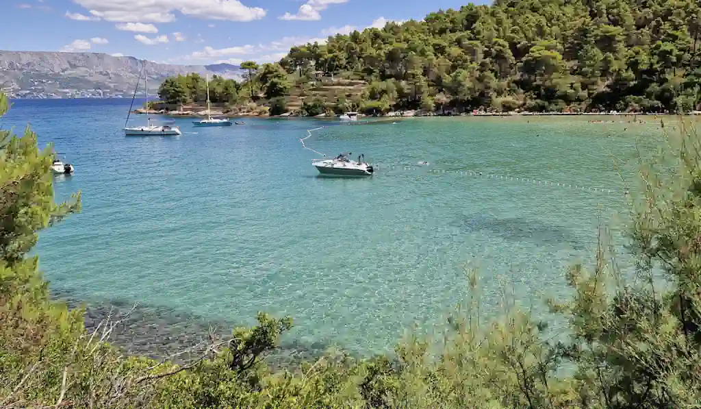 Plaža Lovrečina – Pješčani raj s pogledom na Omiš