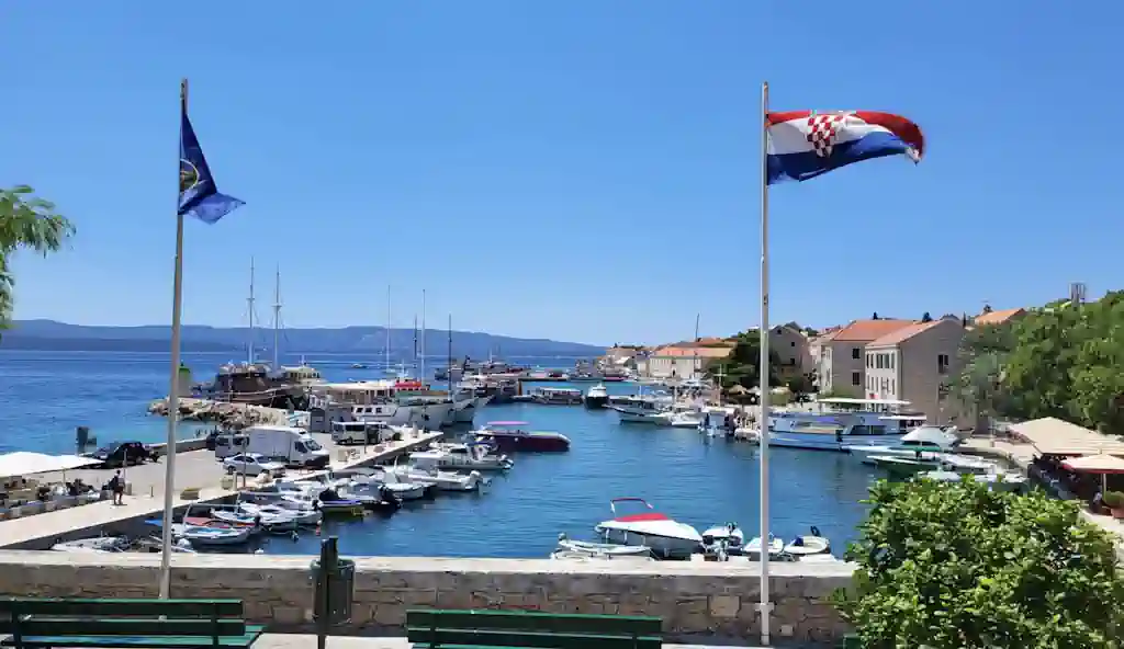 Luka Bol – Žila kucavica južnog Brača i prozor u svijet