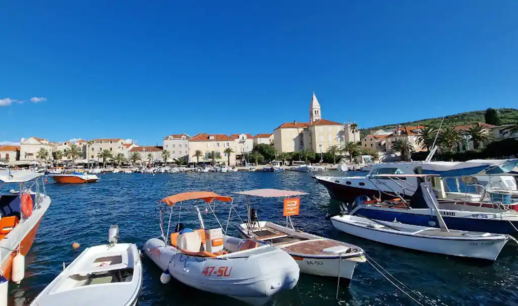 Realna analiza: Koliko zapravo košta dan na Braču? (I zašto se turisti i lokalci ne slažu)