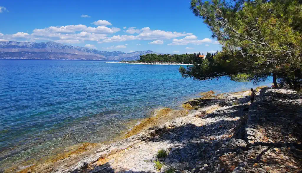 Tiha omča turizma: Problemi na Braču o kojima se (javno) ne govori