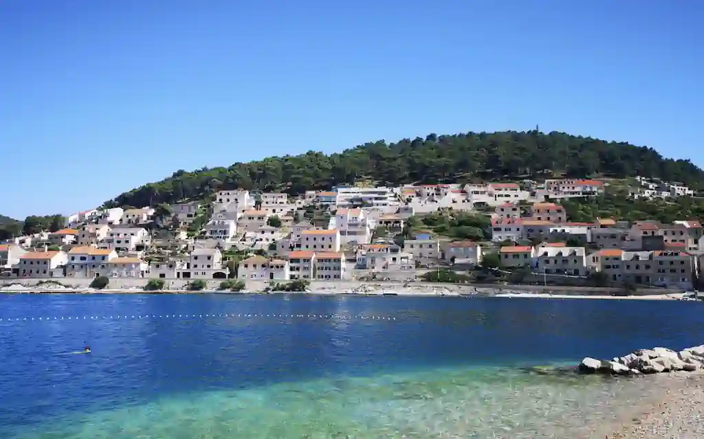 Posjetite Pučišća i plažu Sveti Rok!