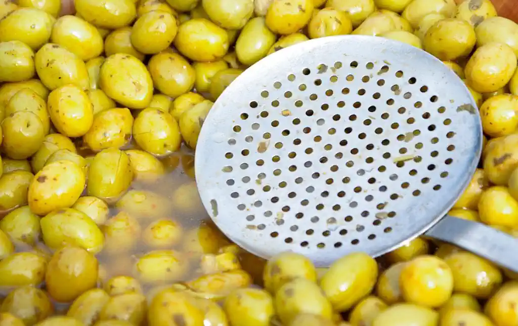 Gospodarstvo otoka Brača: Tradicija uklesana u kamen, maslinu i lozu