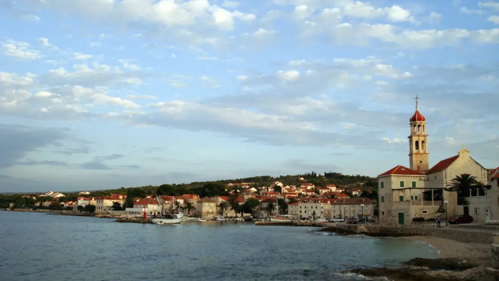 Sutivan na Braču: kupanje, baština i dan bez žurbe